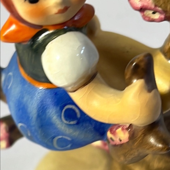 3.5” Apple Tree Girl Goebel Hummel. GH114 - Picture 5 of 8